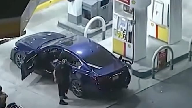 El ladrón de coches perseguido por la policía tuvo tiempo de repostar gasolina