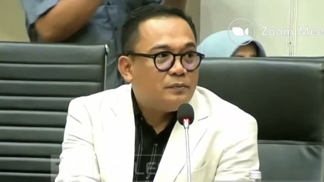 Importación de 105 mil camionetas indias para fabricar cupés rojos y blancos en contra del compromiso de Prabowo