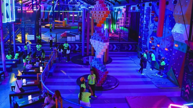 Las vacaciones familiares en Bali son aún más emocionantes, ¡con 4 horas de paseos nocturnos con luces de neón sin parar!