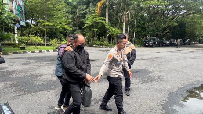 ¡El AKP Maulangi se enfrenta al narcotraficante Ko Erwin! AKBP expone el flujo de sobornos a Didik