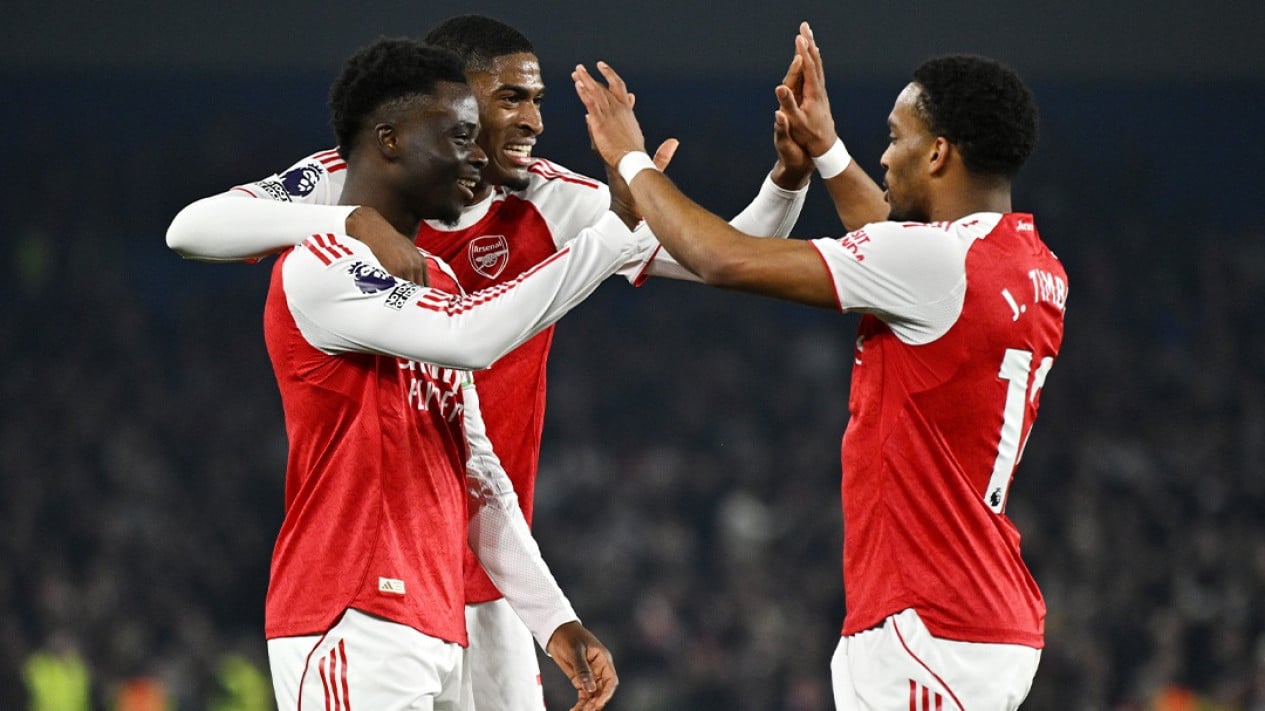 ¡Un gol de Saka hace que el Arsenal sea aún más intocable, obligado a encajar en casa ante el Brighton!