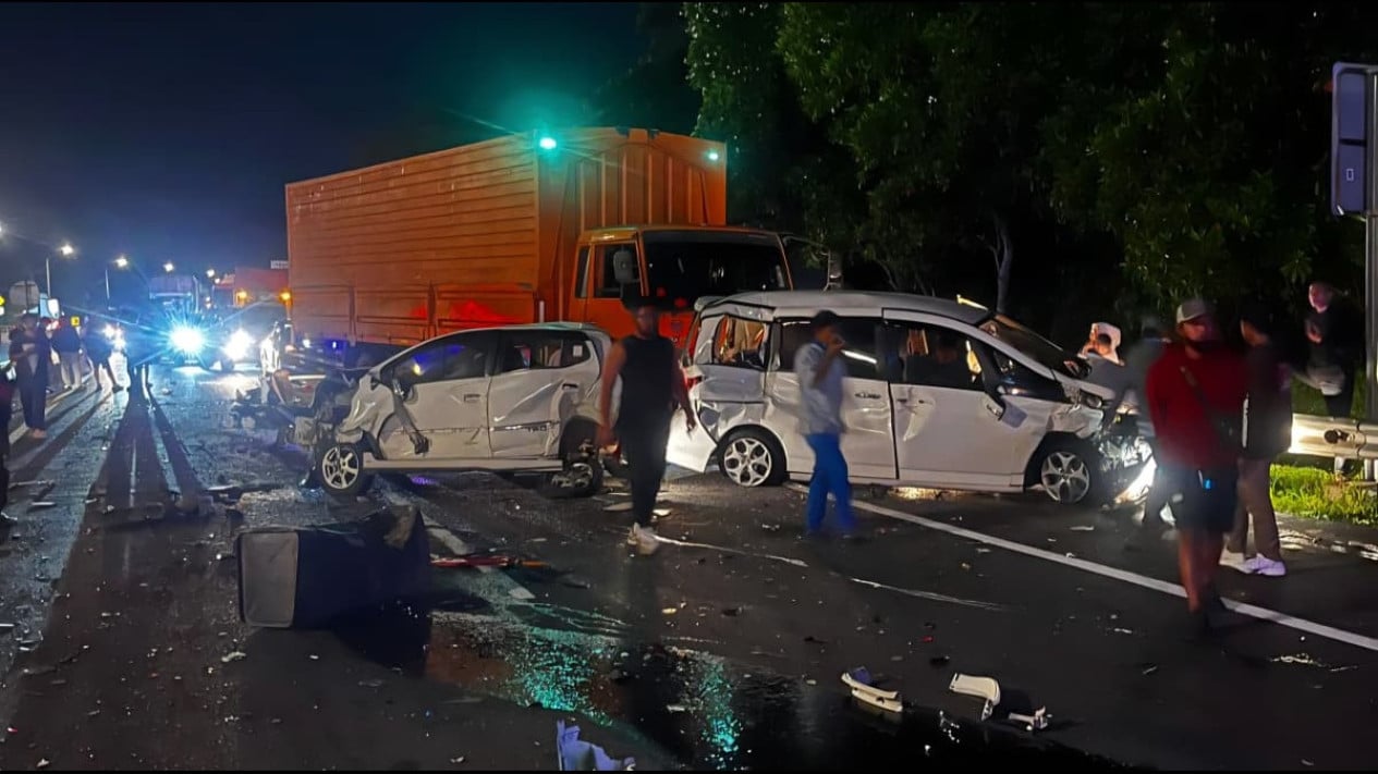 ¡Accidente fatal en segundos en la autopista de peaje de Sipularang! 10 vehículos, 2 muertos