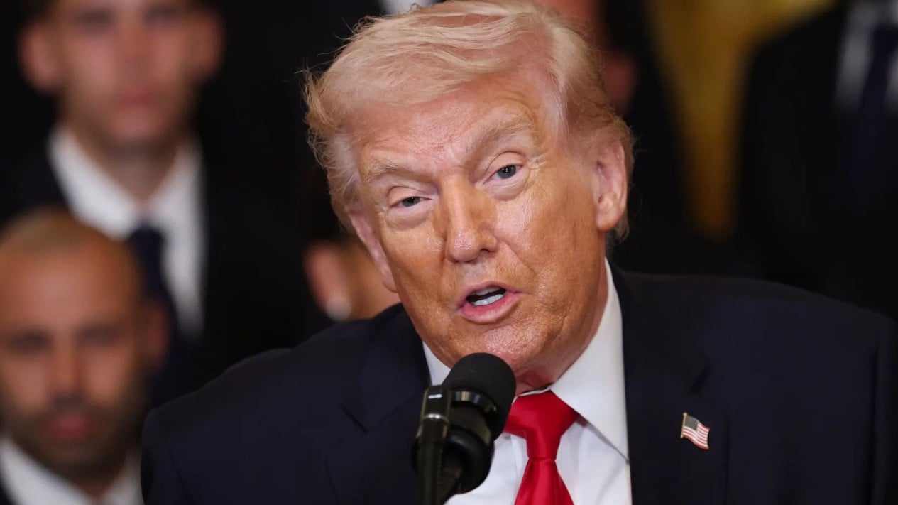 Trump exige la “rendición incondicional” de Irán y promete un futuro brillante