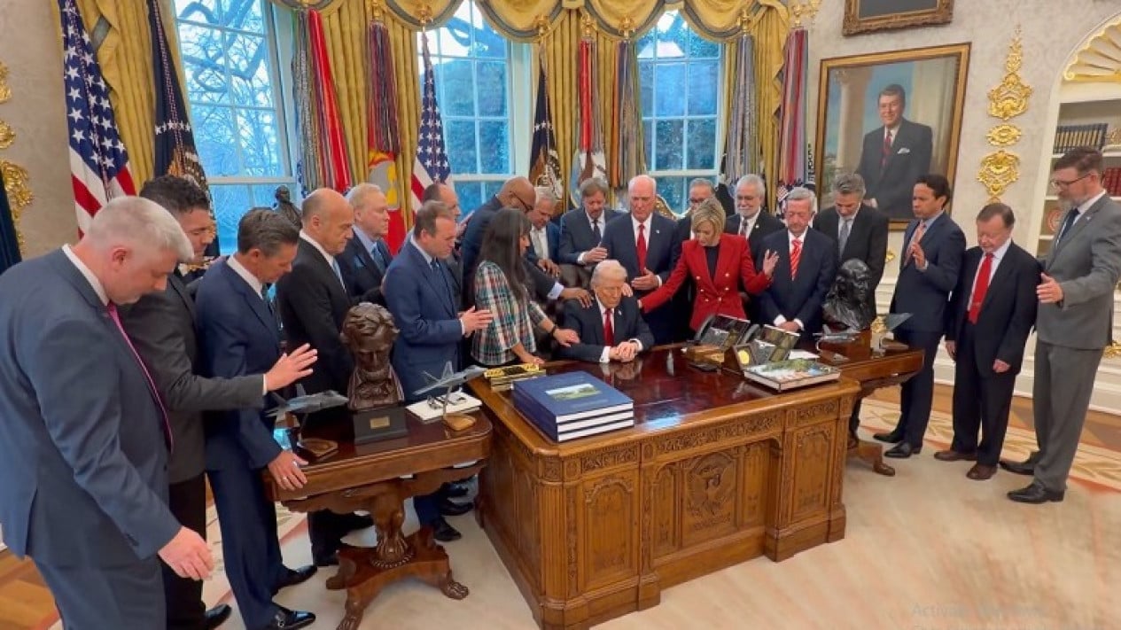 Decenas de clérigos ‘iruwat’ a Trump mientras rezan por la victoria de Estados Unidos contra Irán