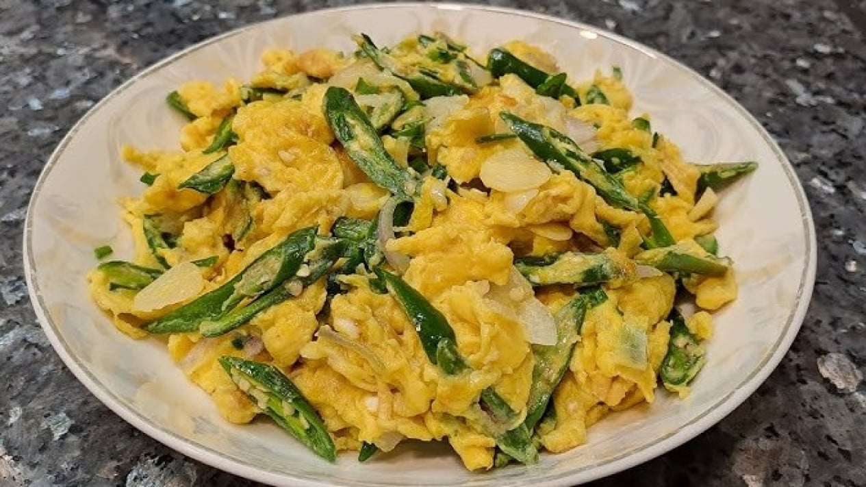 Receta de Huevos Salteados con Chile Verde para Menú Sahur Ricos en proteínas y rellenos