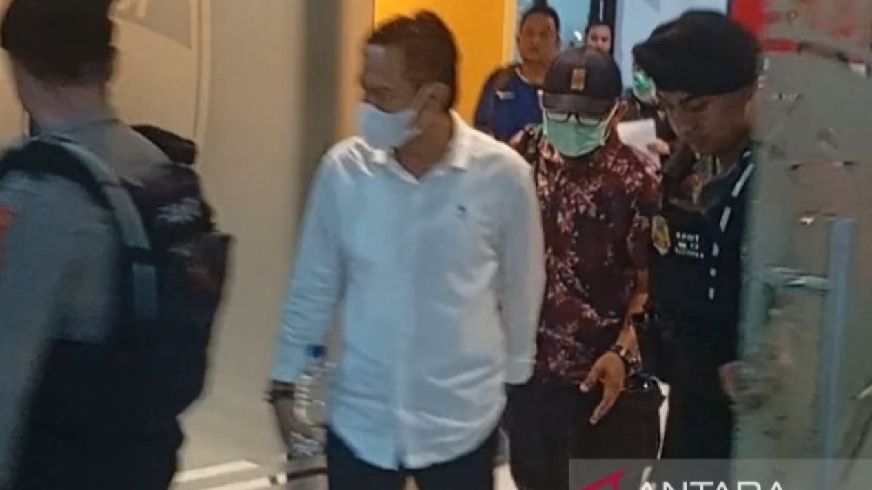 El regente de Cilacap y el secretario regional se convirtieron en sospechosos del robo para THR