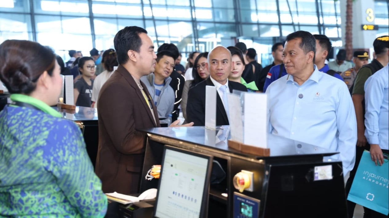 Viceministra de la PANRB inspecciona el transporte público de regreso a casa en aeropuertos y puertos para garantizar el cumplimiento de los estándares de servicio