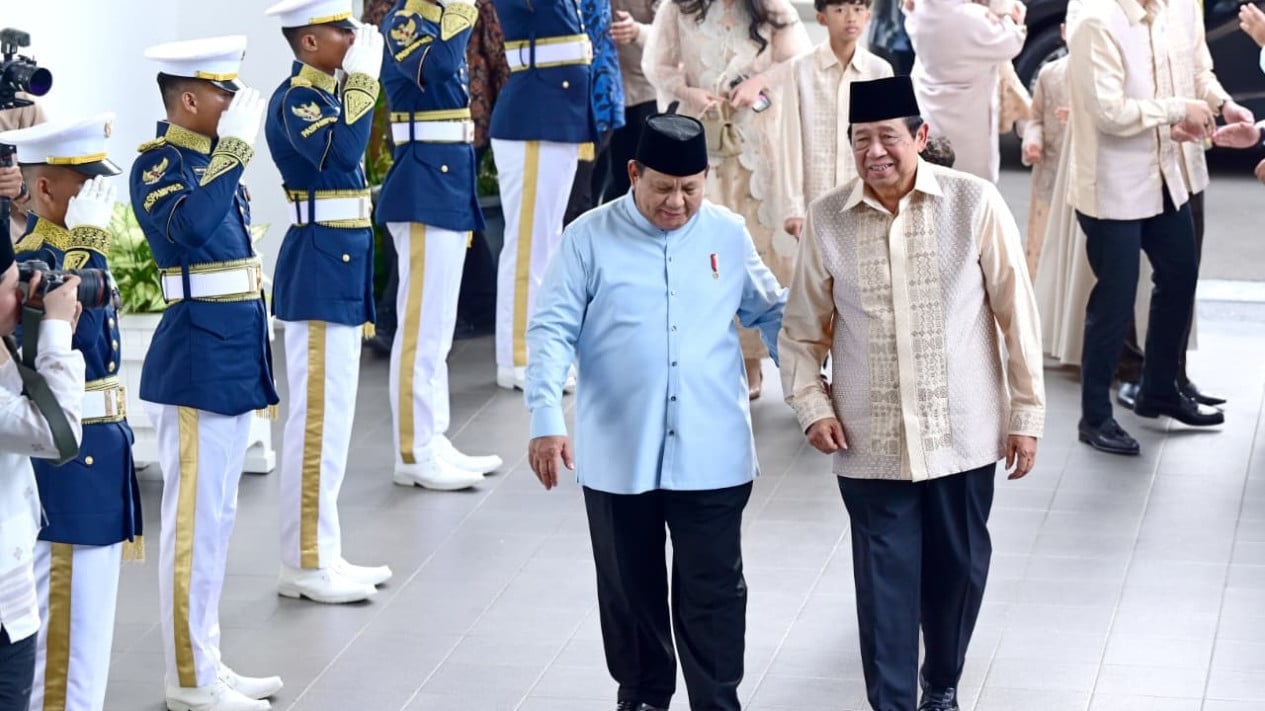 69bece2350200-presiden-ri-prabowo-subianto-menyambut-presiden-ke-6-ri-susilo-bambang-yudhoyono-di-istana_gemini_1265_711.jpg