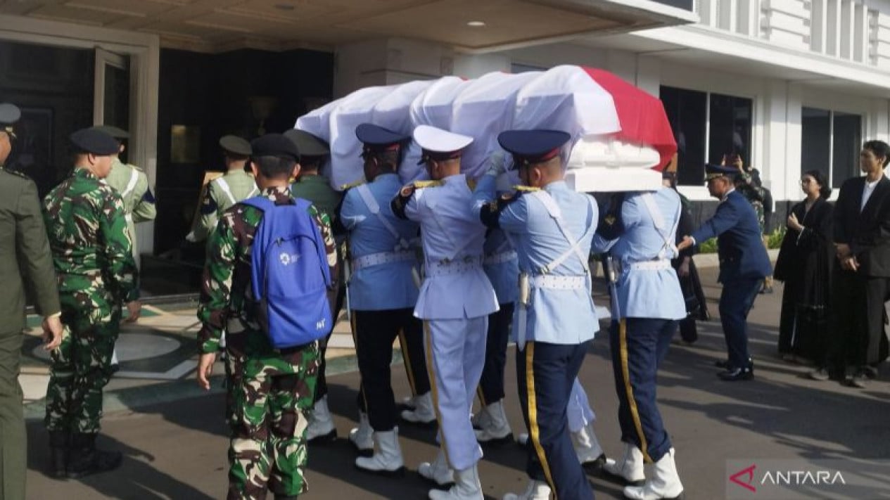 69c899d03a5f7-pemakaman-eks-menhan-juwono-sudarsono_gemini_1265_711.jpg