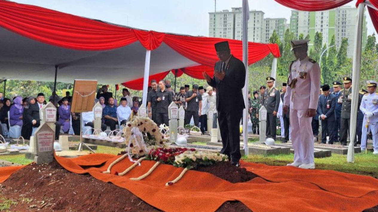 Procesión fúnebre militar del ex Ministro de Defensa Juono Sudarsono en TMP Kalibata