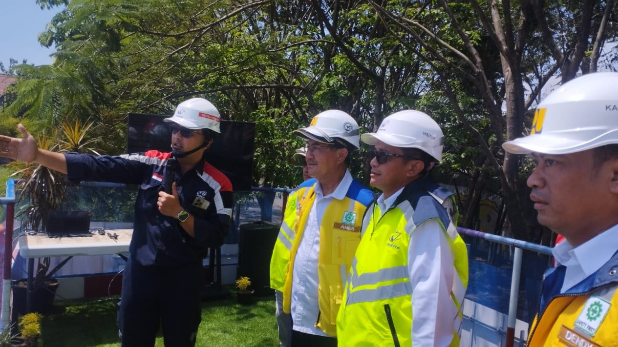 Para garantizar que el desarrollo esté según lo previsto, el Ministerio Coordinador del Primer Ministro supervisa el desarrollo del internado islámico Al Khojini