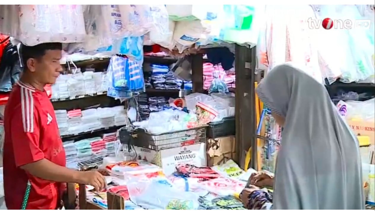 El conflicto entre Estados Unidos e Irán podría provocar un aumento de hasta el 50 por ciento en los precios del plástico, lo que dejaría a los comerciantes del mercado cada vez más bajo presión.