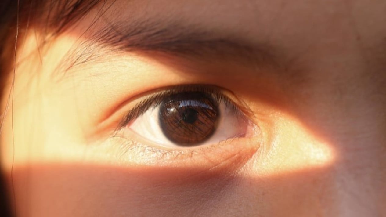 Entrecerrar los ojos y los ojos vagos, ¿cuál es la diferencia? Esta es una explicación médica.