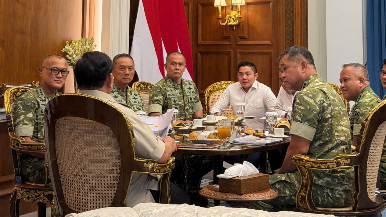 69e10fa11e916-presiden-ri-prabowo-subianto-menerima-kunjungan-ksad-jenderal-tni-maruli-simanjuntak-dan-jajaran_gemini_1265_711.jpg