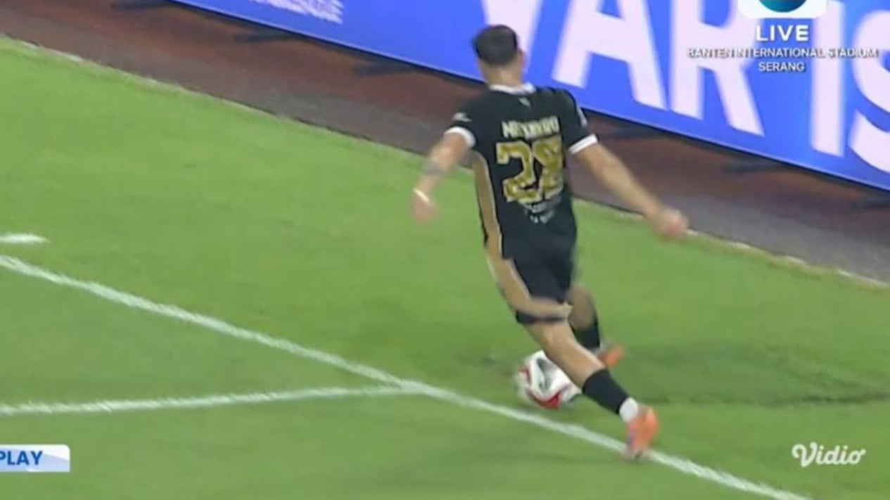 69ea31fe4b4ec-gol-yang-jadi-kontroversi-di-laga-dewa-united-vs-persib-bandung_gemini_1265_711.jpg