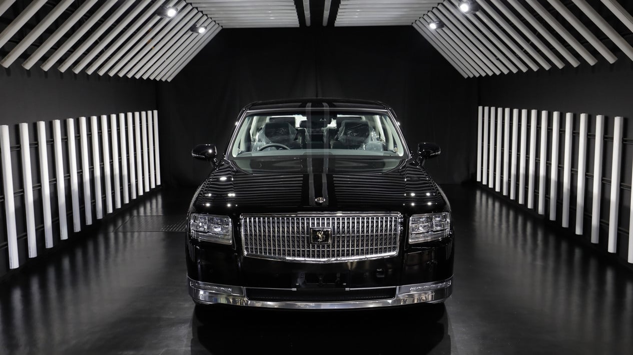 Ni un Alphard ni un Land Cruiser, este SUV fue elegido como el coche del Primer Ministro de Japón