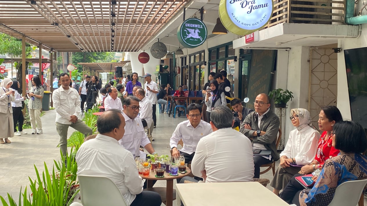 El momento en que el Ministro Coordinador del Primer Ministro, el Ministro de la UMKM y el Ministro de Economía Creativa se reunieron en M Black Space