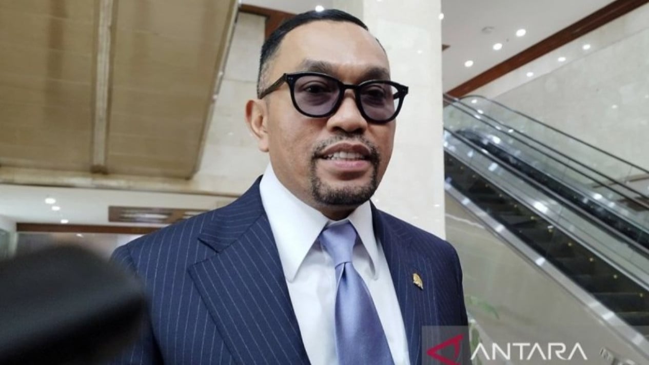 69fb2e69d4338-wakil-ketua-komisi-iii-dpr-ri-ahmad-sahroni-di-kompleks-parlemen-senayan-jakarta-pusat_gemini_1265_711.jpg