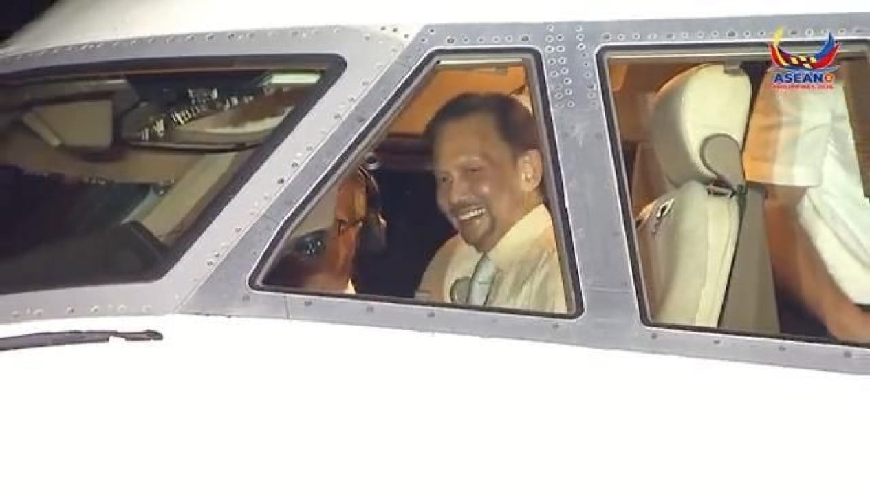 69fcb94841007-sultan-brunei-hasanal-bolkiah-terbangkan-sendiri-pesawat-ke-ktt-asean-2026-di-cebu-filipina_gemini_1265_711.jpg