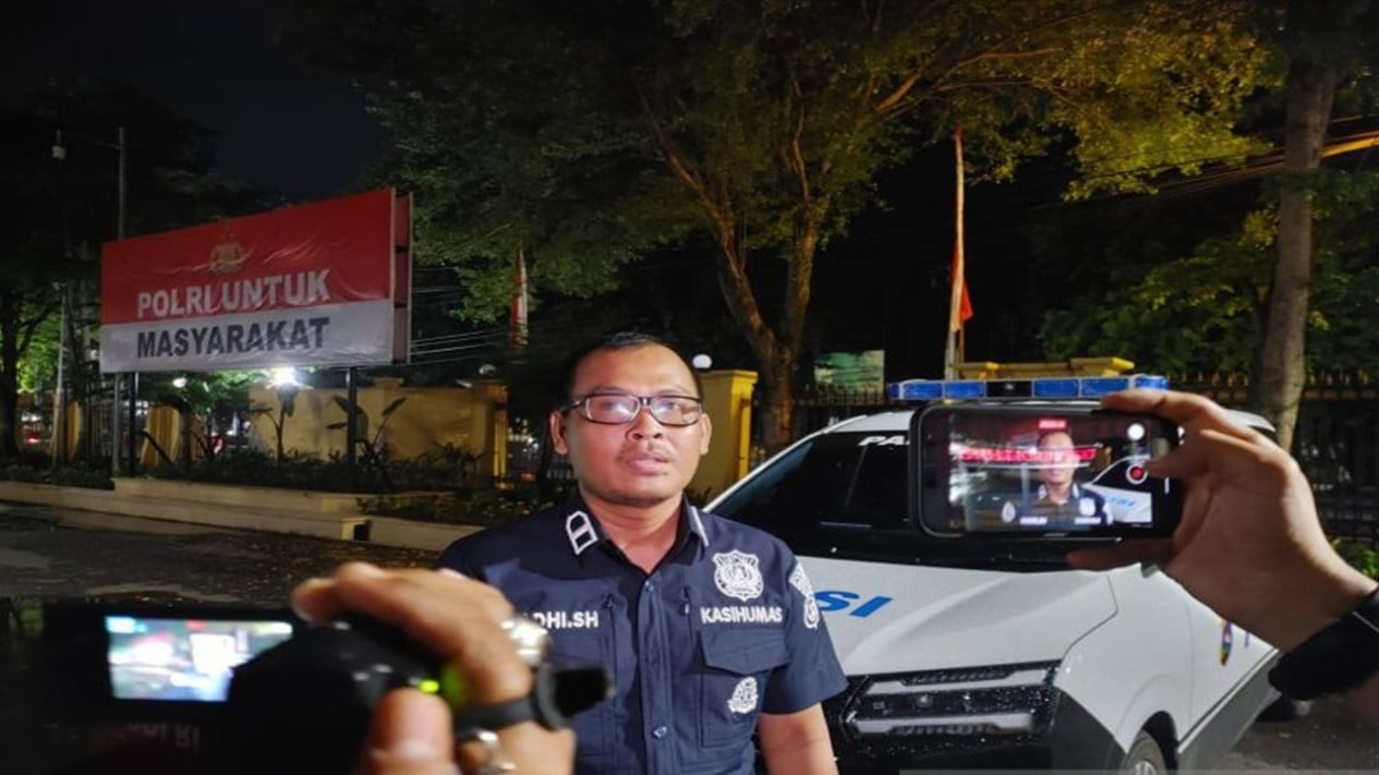 Cuatro personas murieron en una colisión entre seis vehículos, entre ellos tres camiones, en Padang.