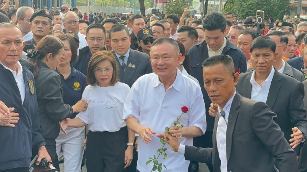 6a013cdf3b565-mantan-pm-thailand-thaksin-shinawatra-bebas-dari-penjara_gemini_1265_711.jpg