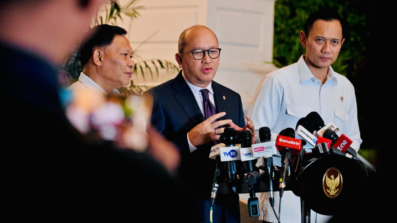 6a03676866e01-chief-executive-officer-ceo-danantara-indonesia-rosan-roeslani-tengah_gemini_1265_711.jpg