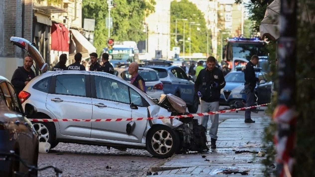 Un coche atropelló a una multitud en Italia: ocho heridos y cuatro en estado crítico