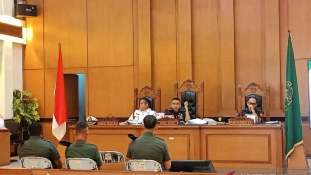 Tres soldados del TNI asaltan la sede de un banco, se niegan a devolver el dinero, dicen que no tienen dinero y siguen órdenes
