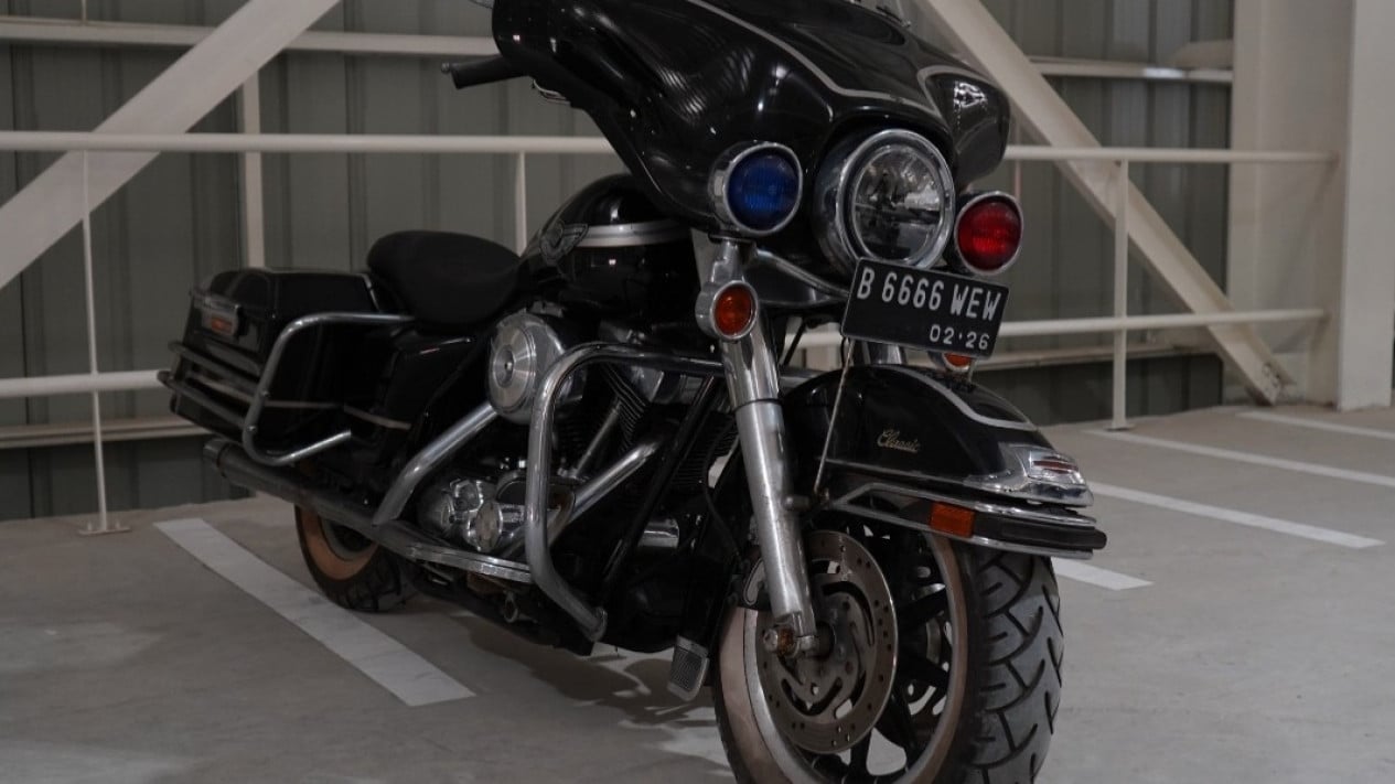 La aparición de la Harley de Doshi Rajo Emirsya, que se convirtió en una de las contendientes en la subasta y se vendió por alrededor de mil millones de IDR.