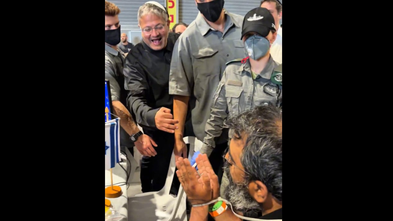 Sube el vídeo del arresto de los activistas: el ministro israelí dice: “Vinieron como héroes, ahora son impotentes”
