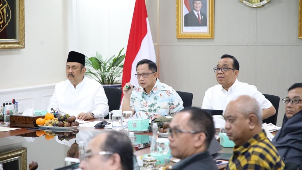6a12f98c90d1a-menteri-dalam-negeri-mendagri-muhammad-tito-karnavian-tengah_gemini_1265_711.jpg