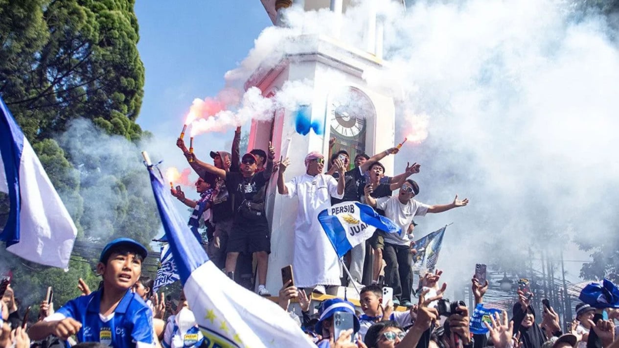 El desfile de campeones de Persib provoca atascos, la dirección se disculpa