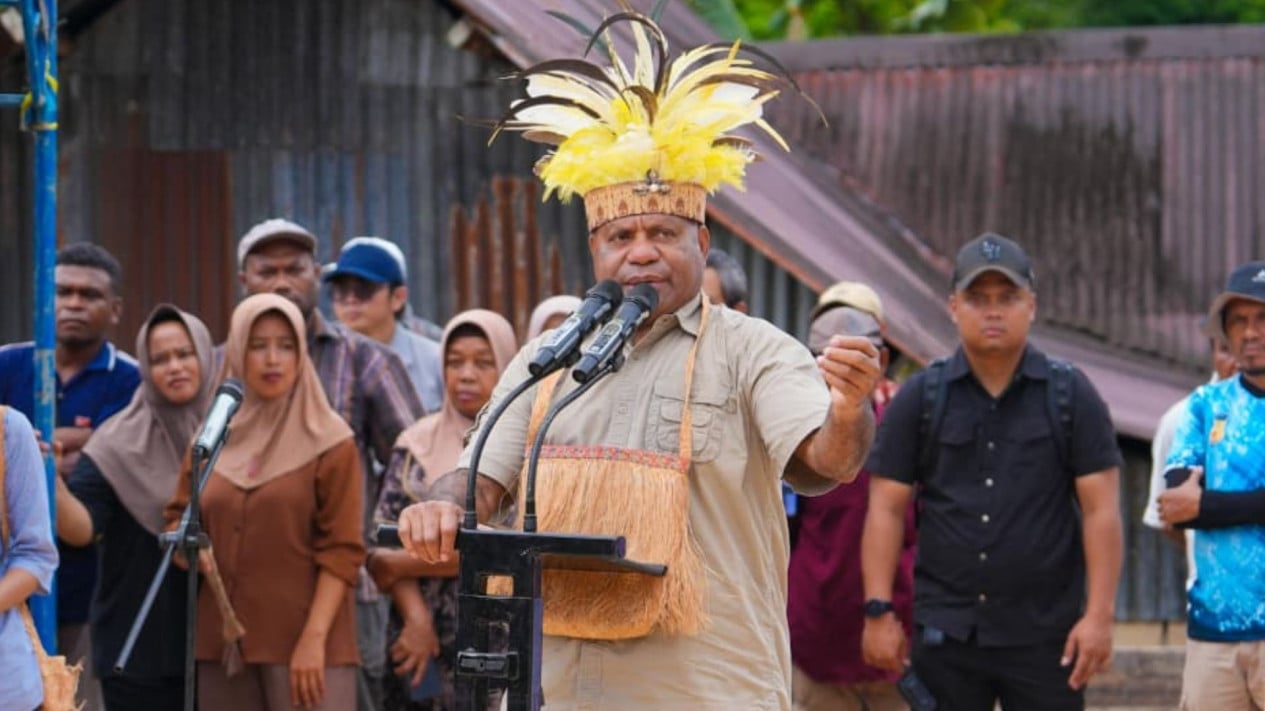 Mensaje del gobernador de Papúa a los residentes del norte de Biak: planten muchos cocoteros