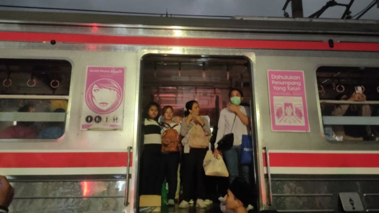 La ruta Rangasbitung-Tanah Abang KRL enfrenta interrupciones después de un presunto incidente suicida