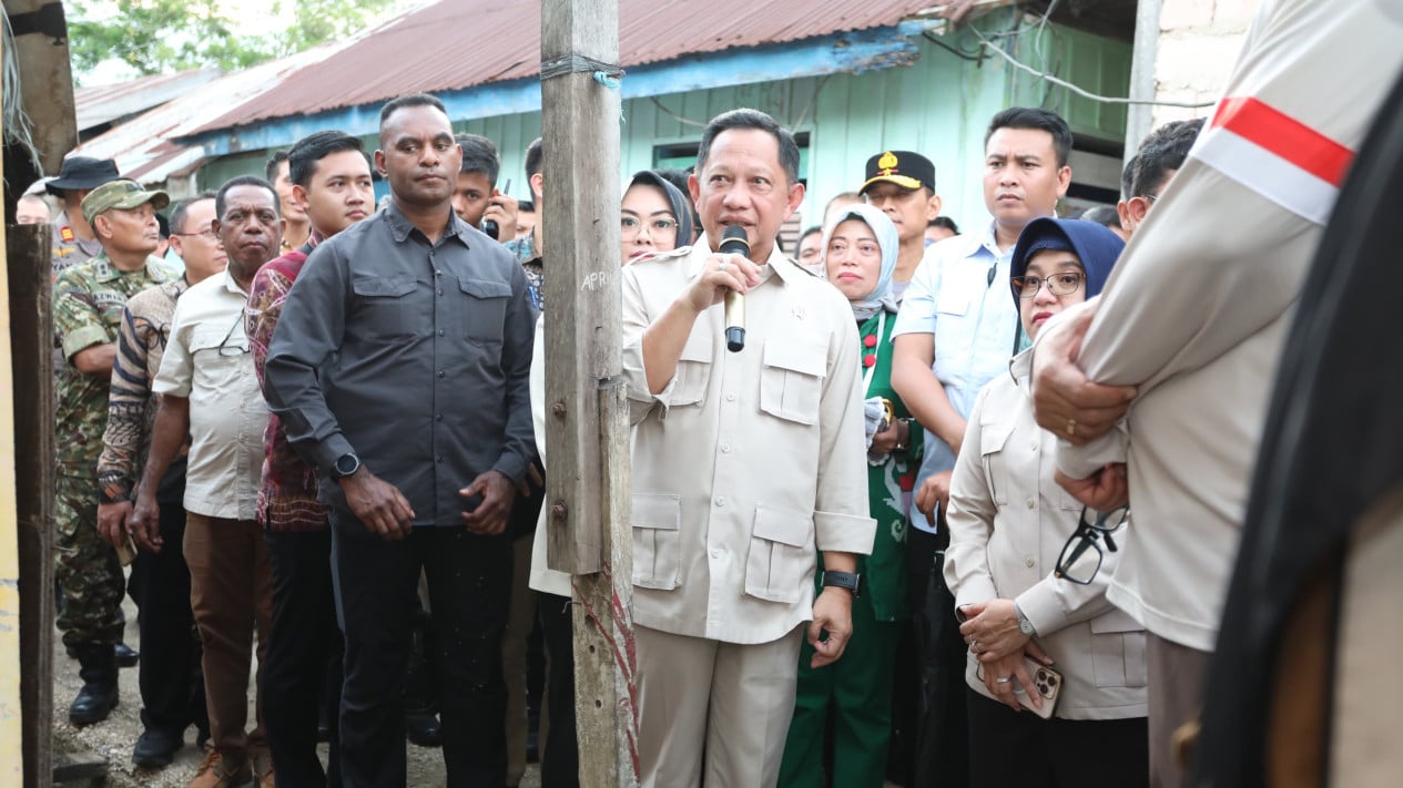 El Ministro del Interior, Tito Karnavian, revisó el BSPS en Kendari y enfatizó que el Estado debe ser para el pueblo.
