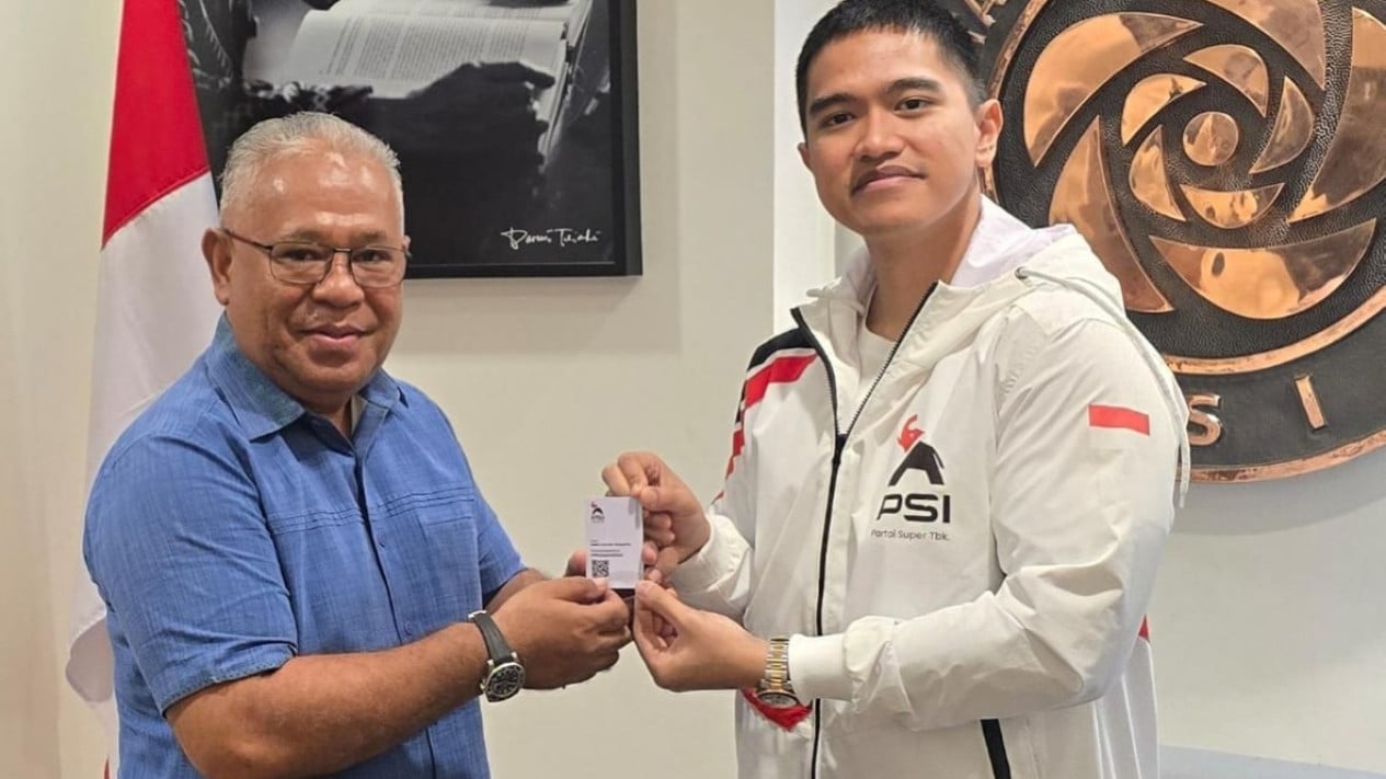 6a1afe13a0bd2-mantan-kader-partai-demokrasi-indonesia-perjuangan-pdip-maluku-febry-calvin-tetelepta-kiri_gemini_1265_711.jpg