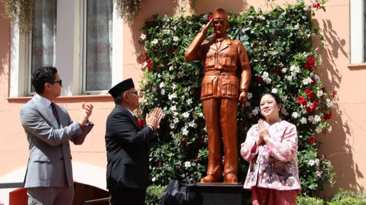 Hay una estatua de Soekarno en la embajada de Indonesia en Roma.
