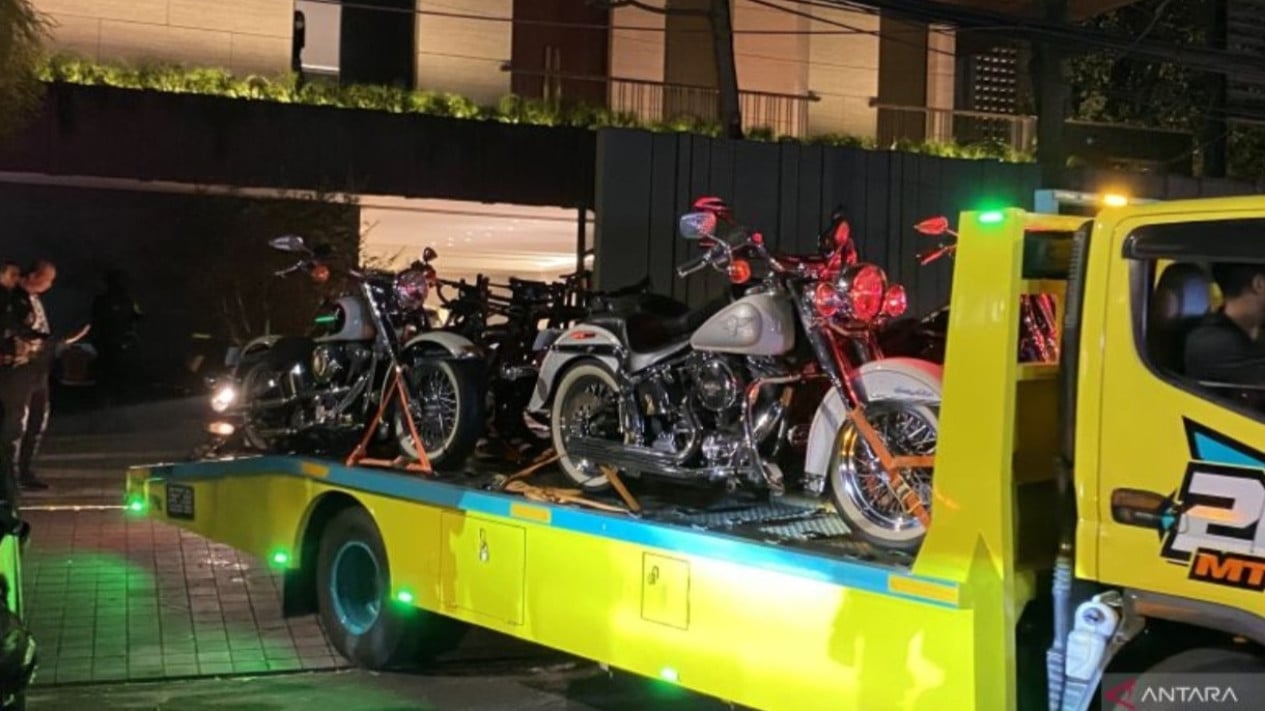 KPK transportó motocicletas y Porsche desde la casa de Silmi Karim