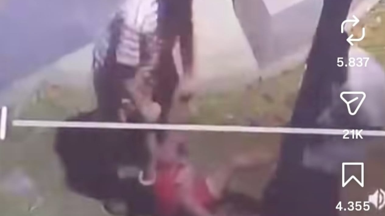 Un niño de 6 años en Senen, en el centro de Yakarta, está en coma después de haber sido abusado y electrocutado.