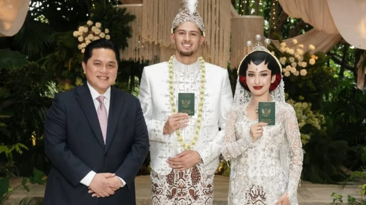 Al presenciar la boda de Justin Huebner y Jennifer Koppen, Eric Thohir le da a la pareja un mensaje profundo