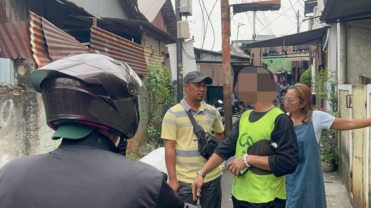 Un inconveniente para los trabajadores de Kramatraya: un hombre con camiseta de fútbol sala es detenido por la policía y da positivo por metanfetamina
