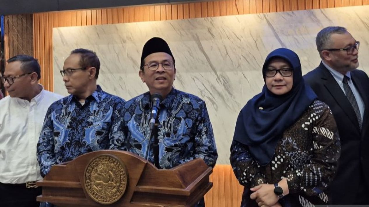 6a341fa846589-rektor-unair-prof-muhammad-madyan-tengah_gemini_1265_711.jpg