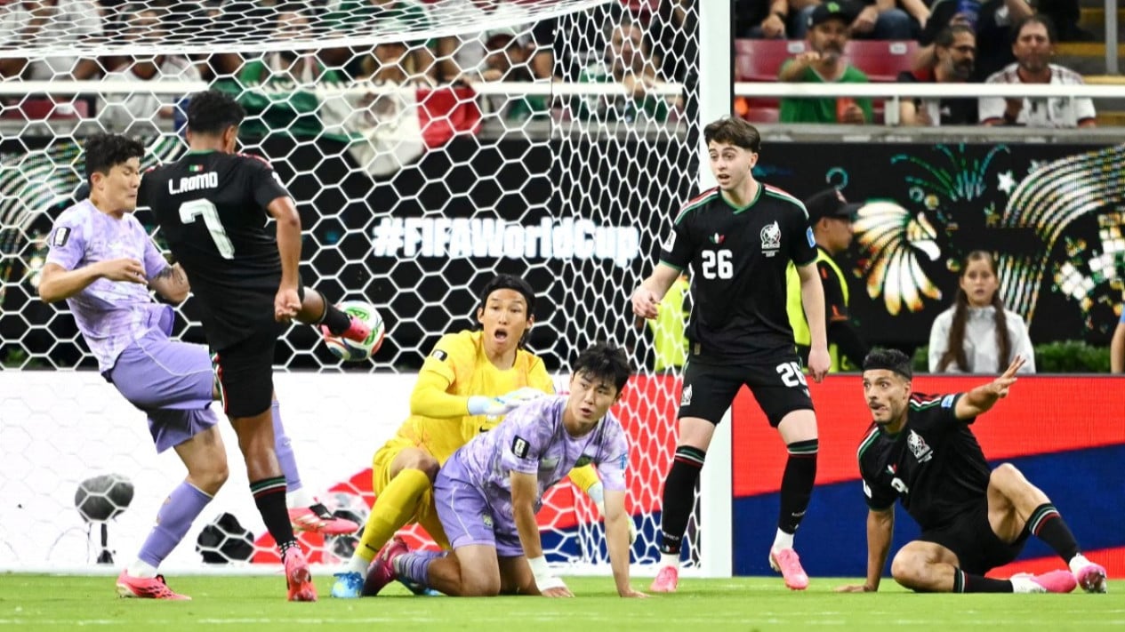 6a34b29d5a62f-gelandang-timnas-meksiko-luis-romo-saat-mencetak-gol-ke-gawang-korea-selatan-di-piala-dunia-2026_gemini_1265_711.jpg