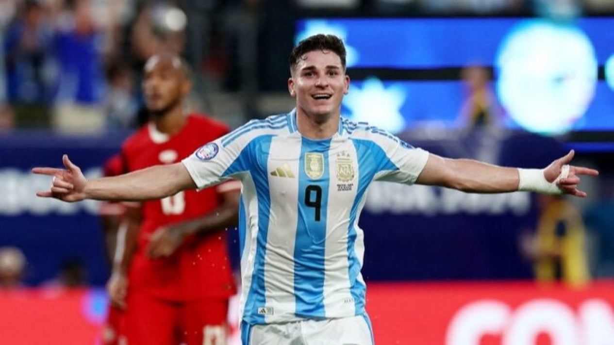 Julián Álvarez quiere dimitir, el Atlético de Madrid está furioso y amenaza con denunciar al Barcelona ante la FIFA