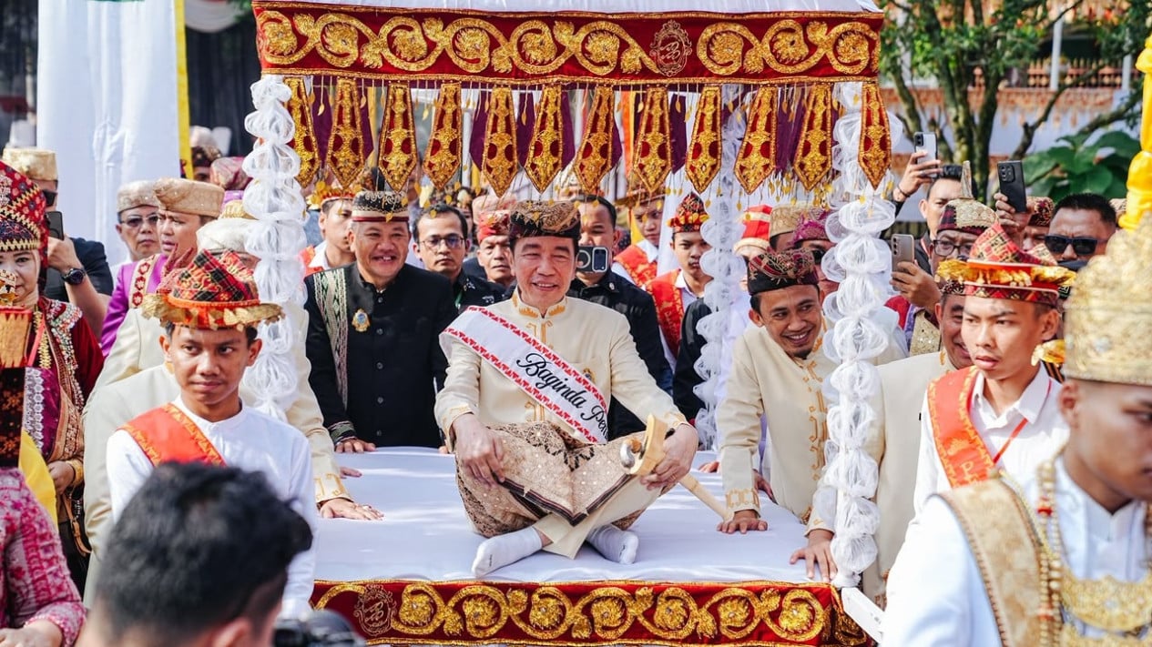 Quince amigos universitarios de Jokowi testificarán ante el tribunal y negarán las acusaciones de diplomas falsos