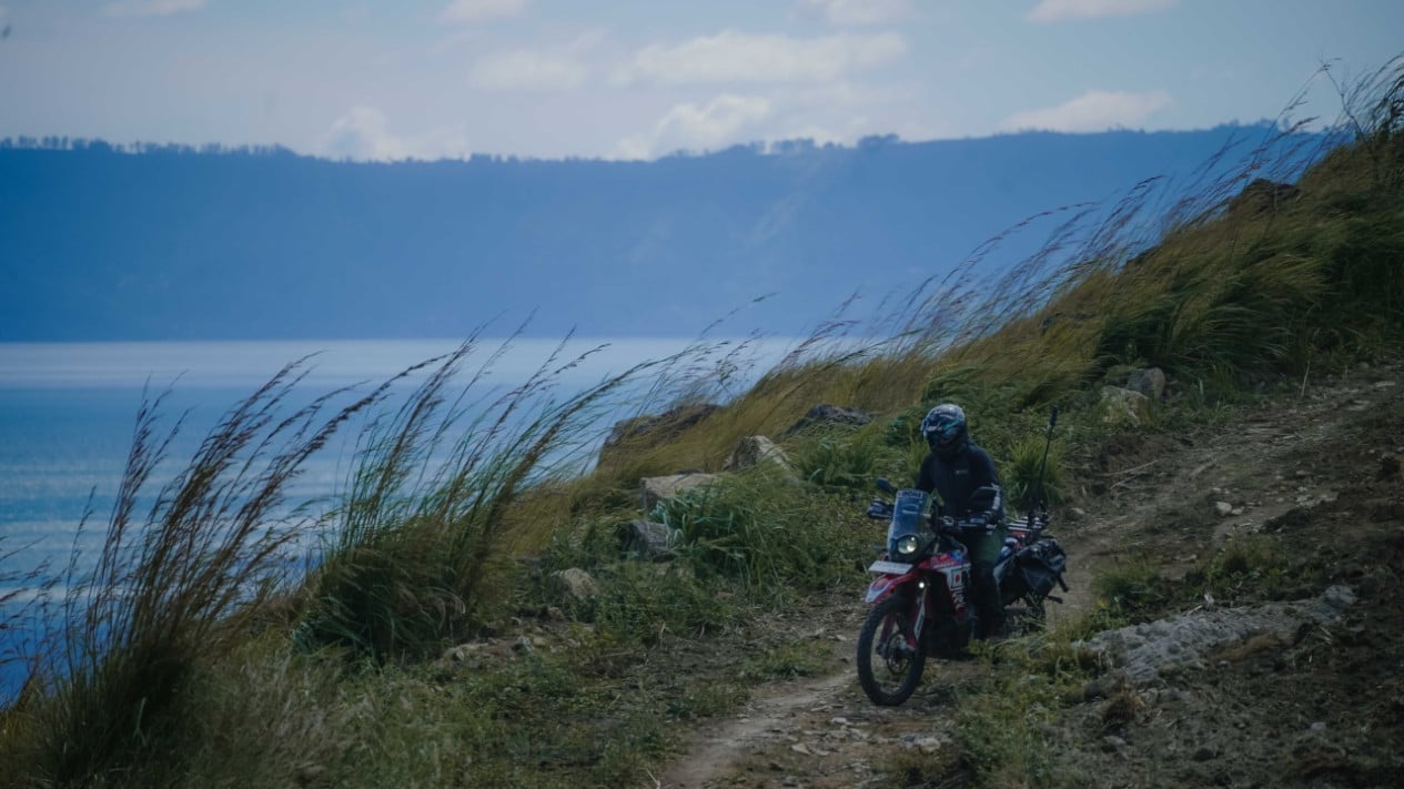 El lago Toba se considera un destino turístico principalmente para motos.