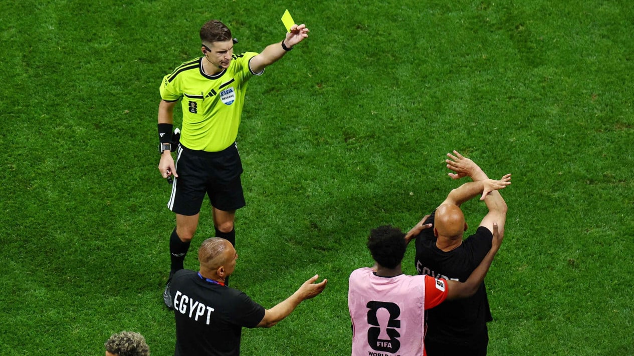 Este es el significado del gesto cruzado del seleccionador de Egipto al arbitrar contra Argentina en el Mundial 2026