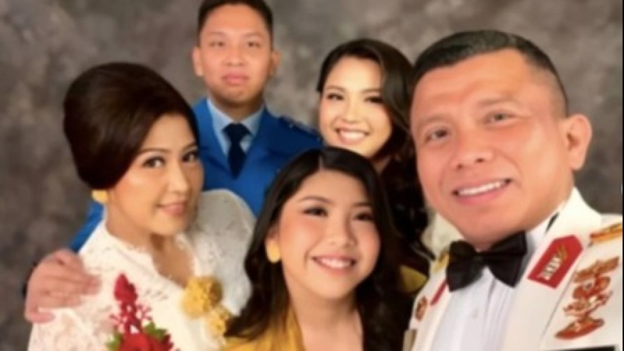 Junto con su hijo Tribrata, que es policía nacional, estos son los tres hijos de Ferdi Sambo y Putri Chandravati.