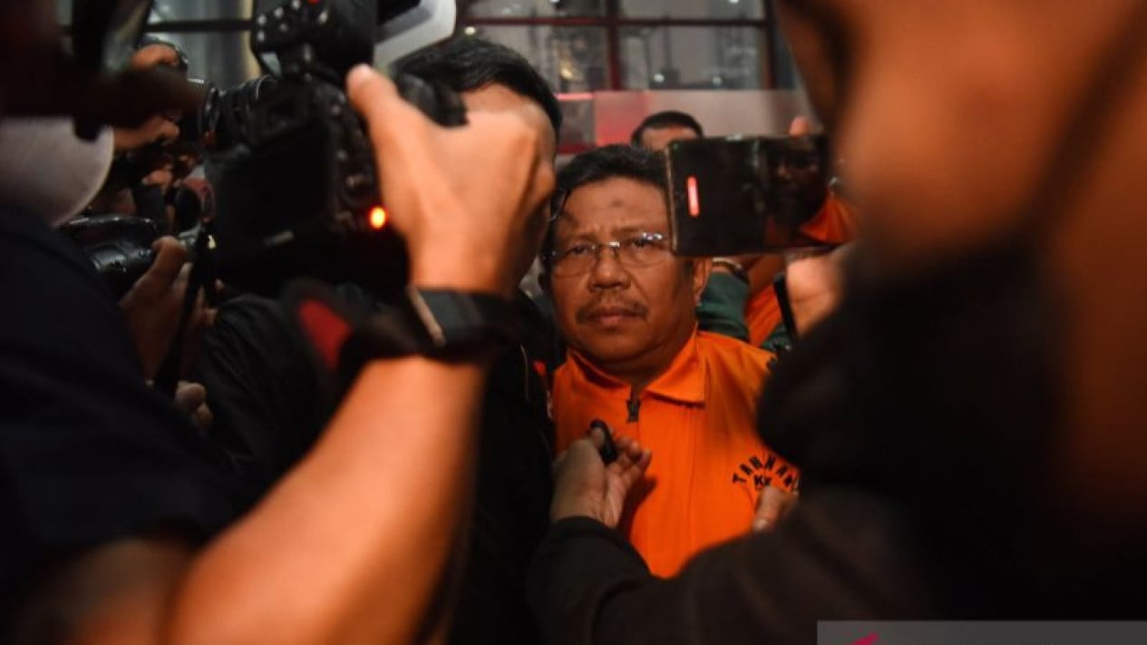 Utilizó 2.000 millones de IDR de dinero corrupto para comprar acciones del West Lombok Regent Hospital.