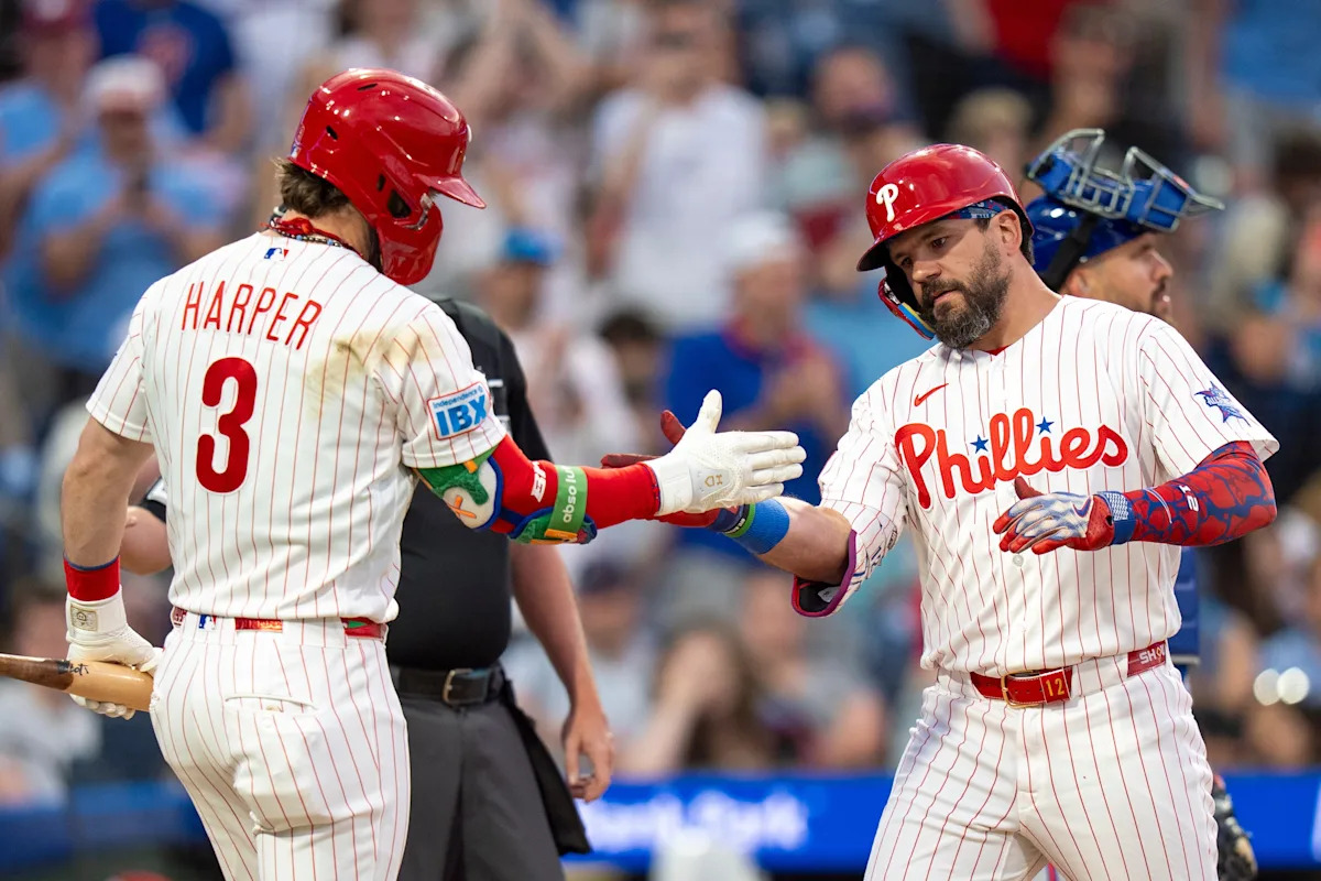 Kyle Schwarber lanza 3 jonrones, incluidos 2 en la tercera entrada, mientras que Bryce Harper completa el ciclo en la quinta mientras los Filis vencen a los Mets.